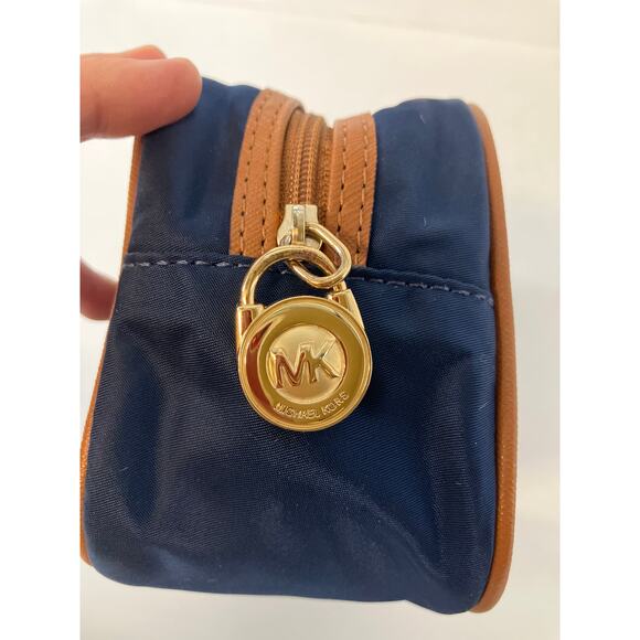 MICHAEL KORS, SMALL NAVY BLUE NYLON BROWN TRIM POUCH - Picture 2 of 16
